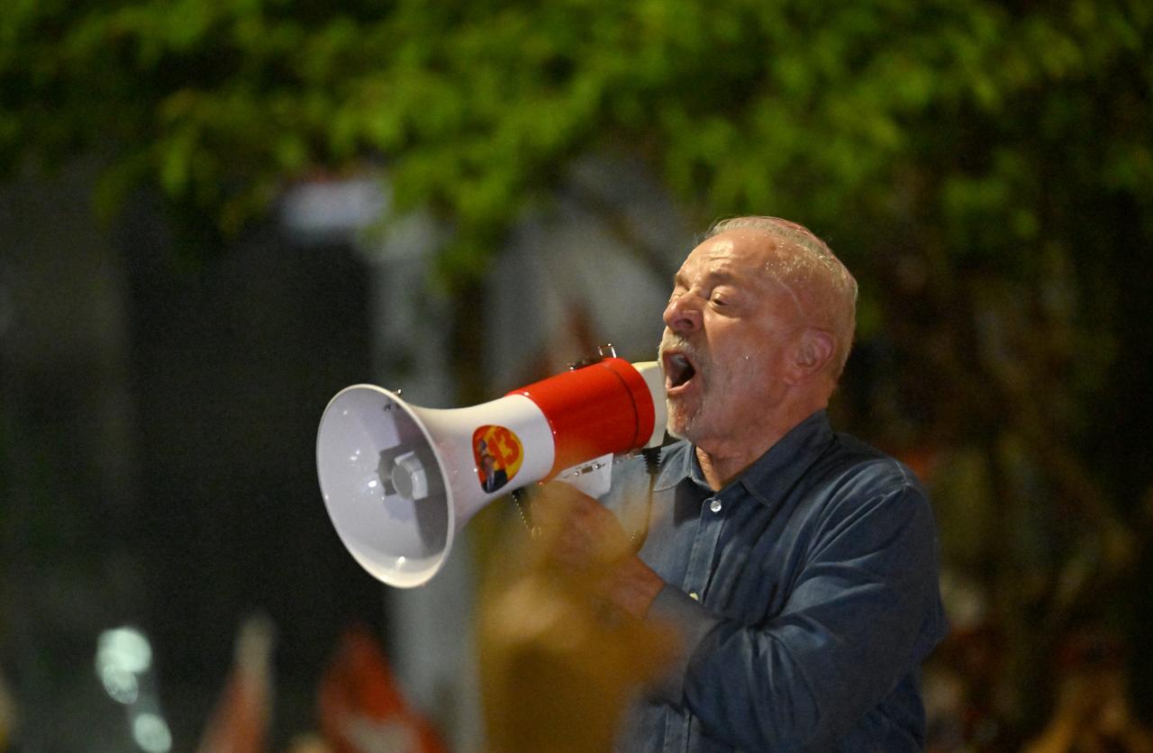 Brazil's President Luiz Inacio Lula da Silva delivers a speech to supporters after winning the presidential runoff election in Sao Paulo, Brazil, on October 25, 2026. (AFP photo)