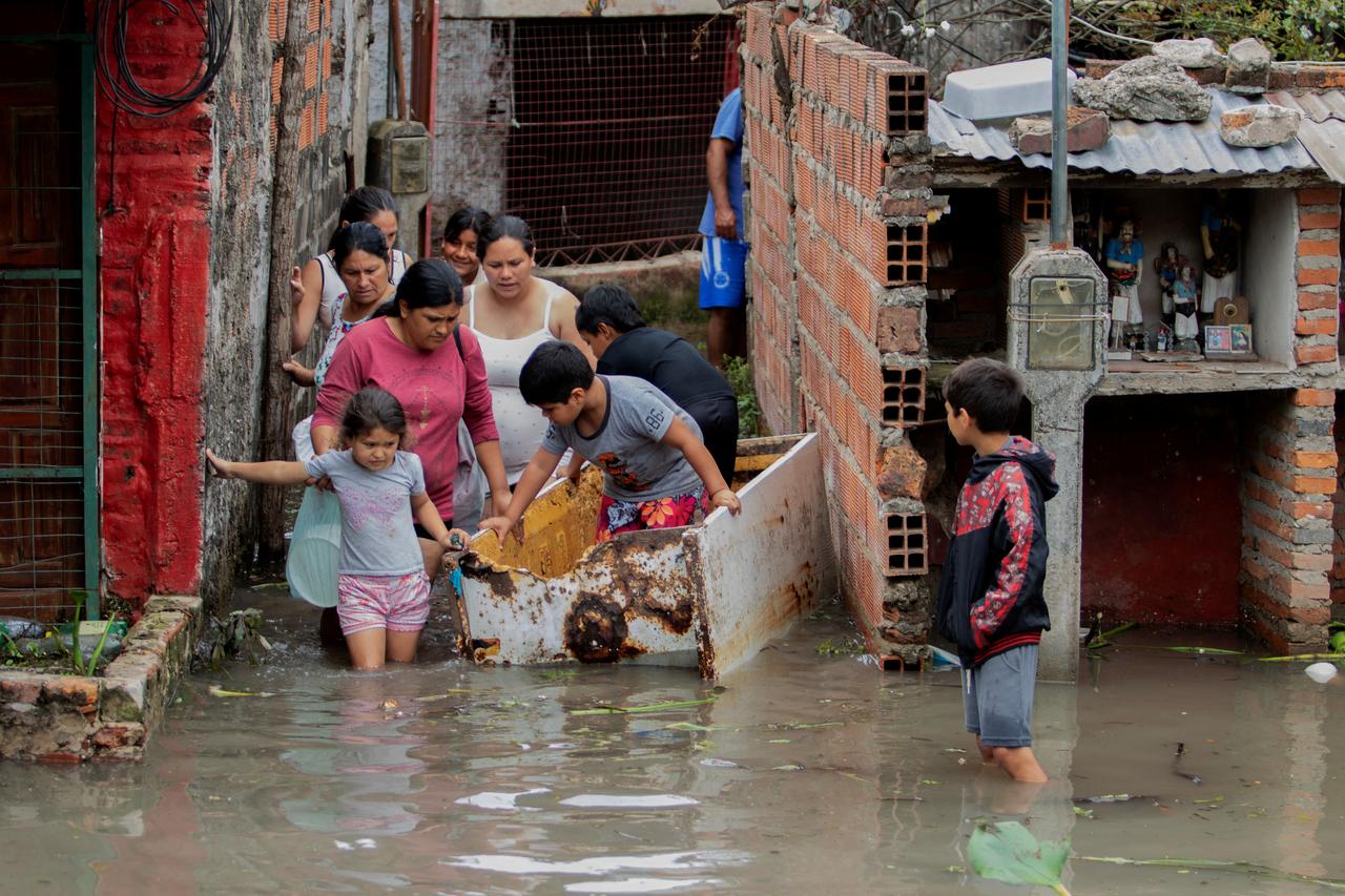 Wealthy buy climate disaster protection, poorest left behind: Oxfam ...