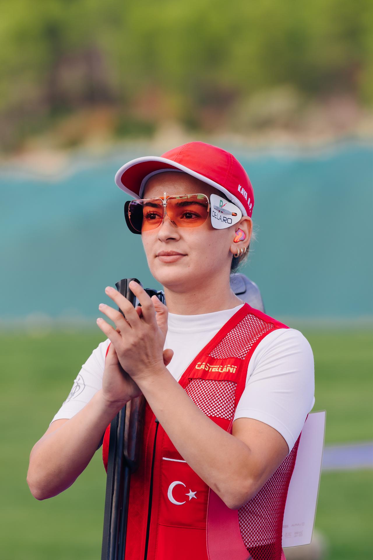 Close-up profile of Rumeysa Pelin Kaya holding her shotgun and wearing specialized shooting glasses. (Photo via European Shooting Confederation)