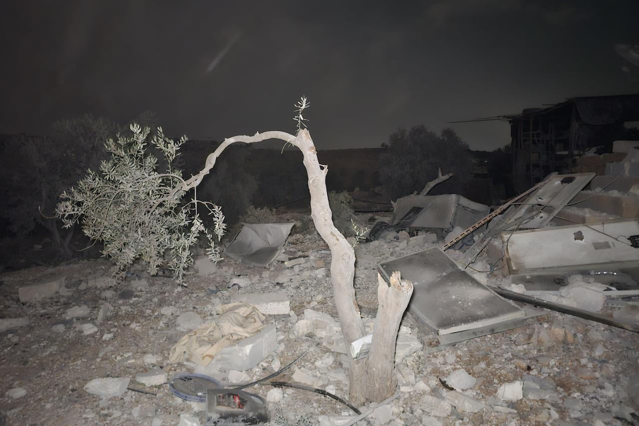 Syria blasts Jordan over airstrikes killing 5, closes border gate Image
