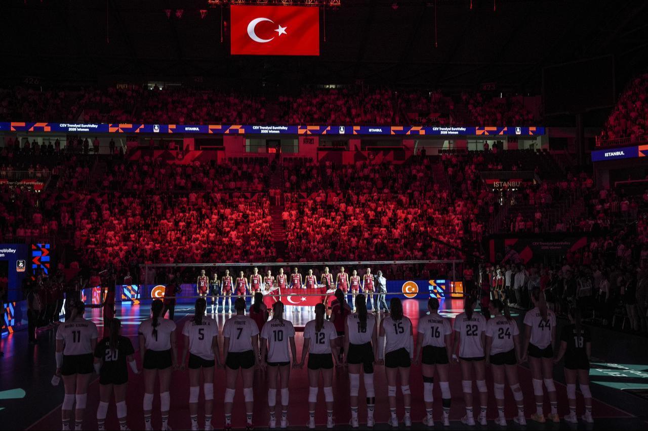 Players line up ahead of the CEV EuroVolley 2026 Women Group A match between Türkiye and Hungary at Sinan Erdem Sports Hall, in Istanbul, Türkiye on August 24, 2026. (AA Photo)