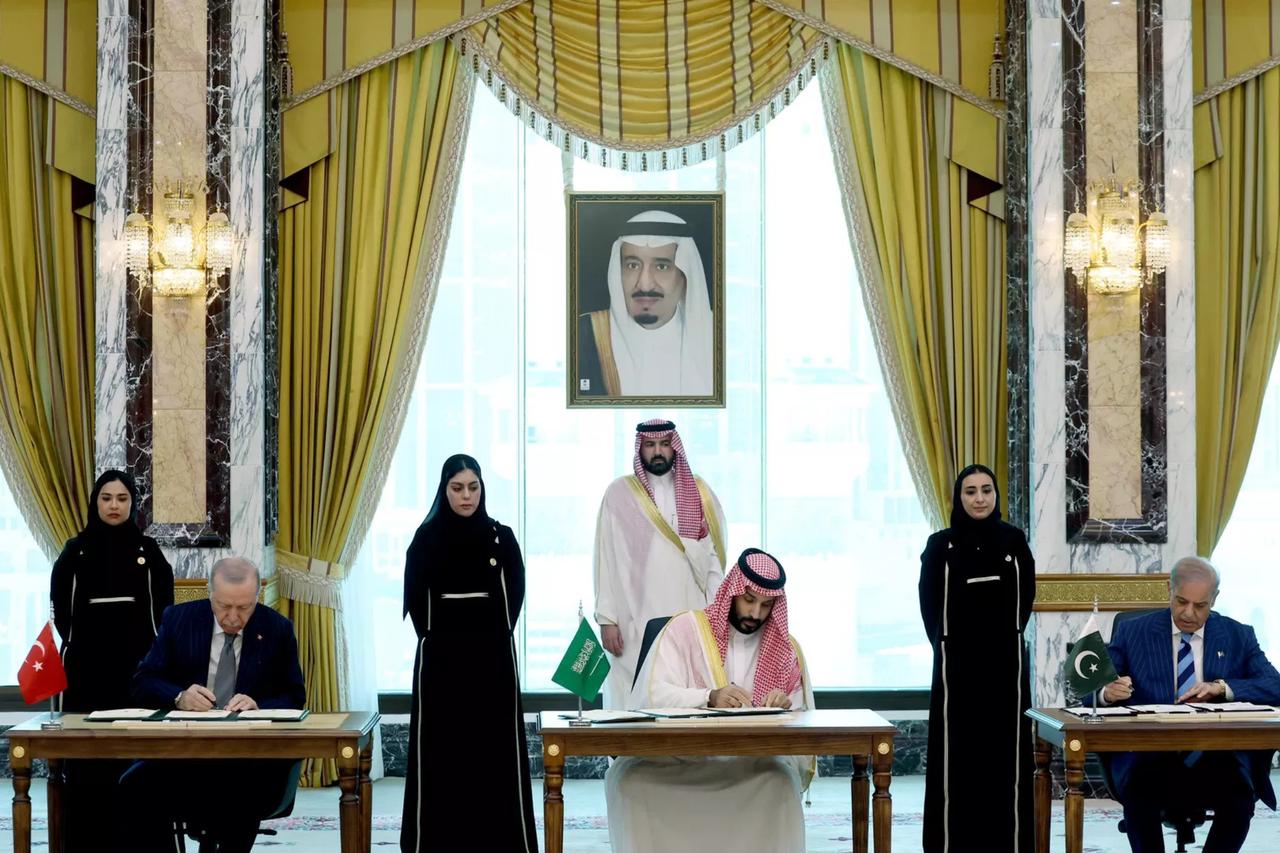 Türkiye's parliament advances joint defense pact with Saudi Arabia, Pakistan