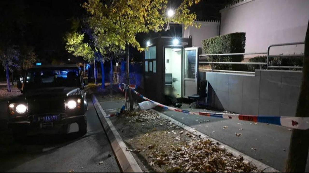 Serbian police and forensic investigators examine the scene outside the Israeli Embassy in Belgrade after a knife-wielding attacker is shot dead by a security officer, Oct. 28, 2026. (Photo via MUB)