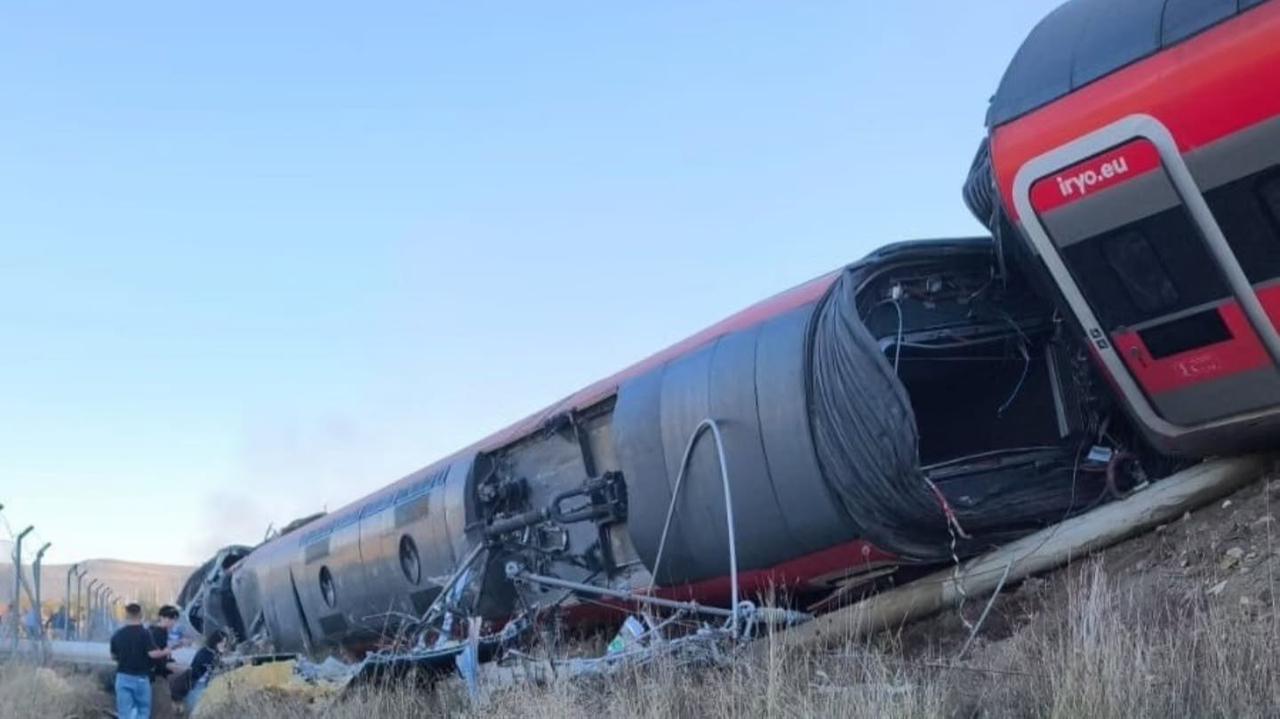 Rescue workers and emergency personnel inspect the wreckage of two high-speed trains following a collision near Urda in Toledo, Spain, Oct. 28, 2026. (AA Photo)