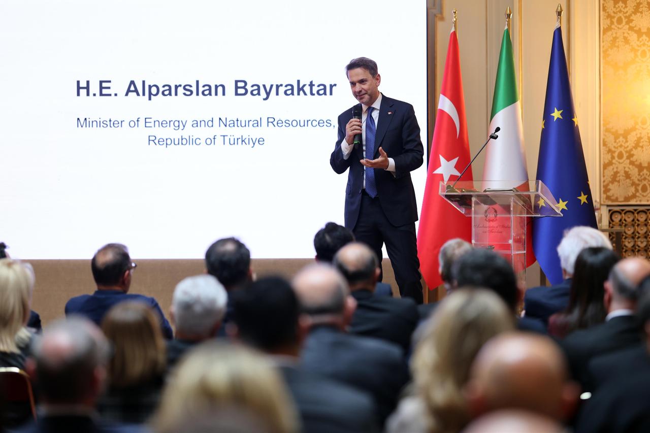 Energy Minister says Türkiye plans oil partnership with Italy’s Eni Image