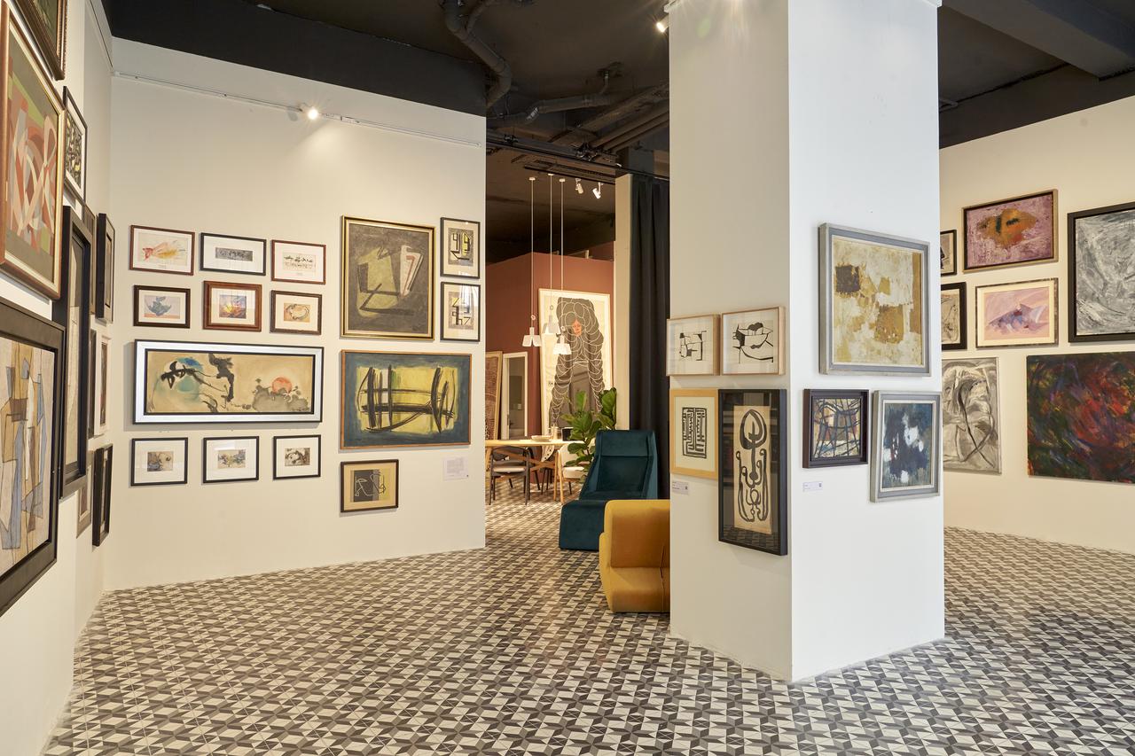 Works featuring geometric lines, stain techniques, and vibrant color compositions from the U+K Art Collection on display at The Muradiye gallery space in Karakoy. (AA Photo)