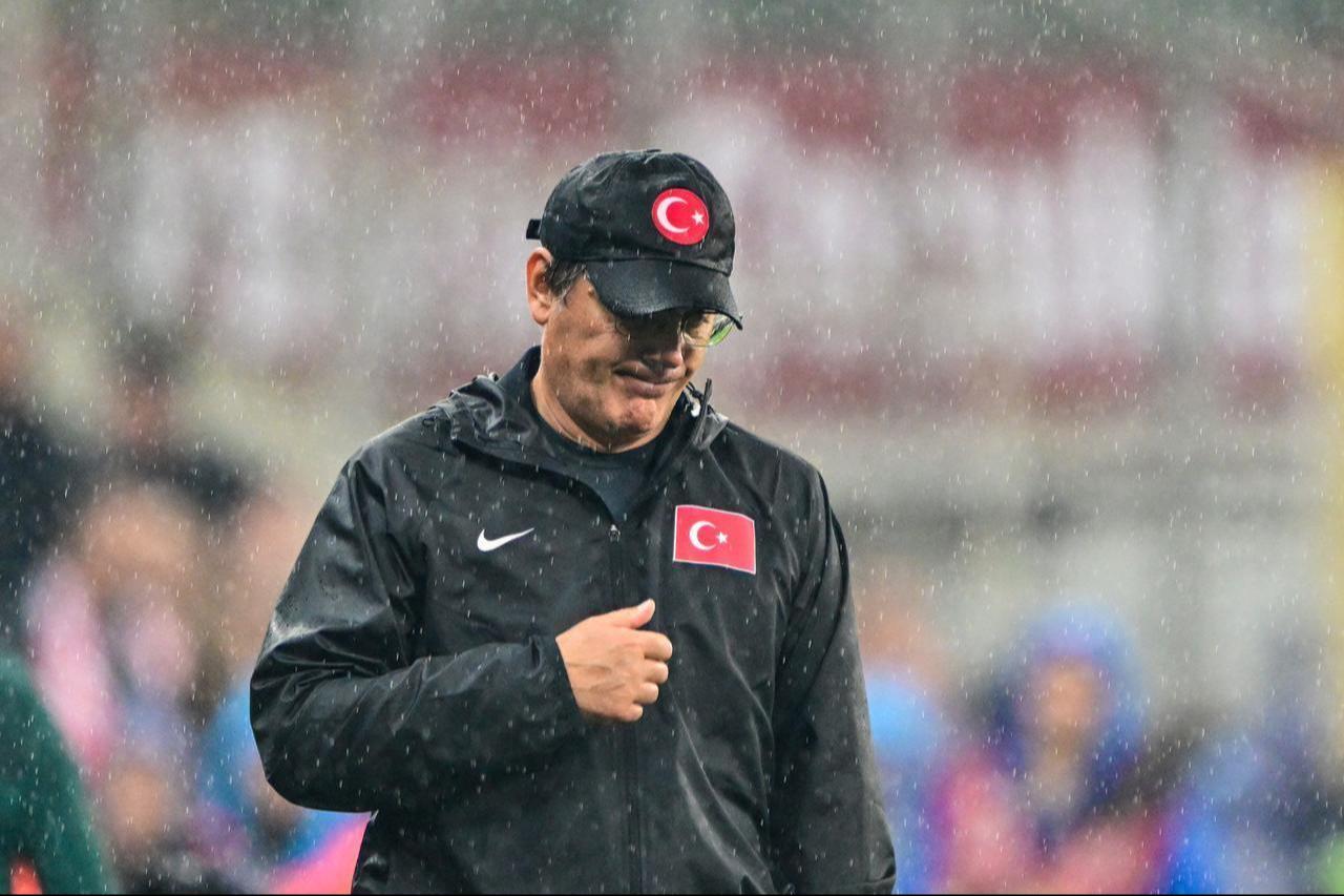 Former head coach Vincenzo Montella of the Türkiye national football team follows the UEFA Nations League A Group 1 match between Türkiye and Italy at Yuzuncu Yil Ataturk Stadium in Bursa, Türkiye on September 28, 2026. (AA Photo)