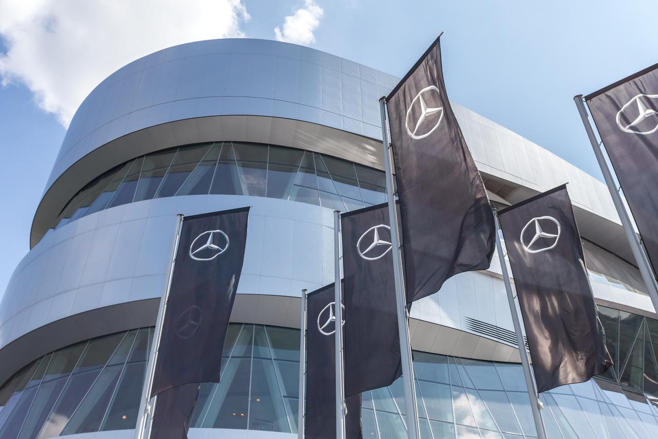 Mercedes-Benz cuts 2026 profit forecast on China weakness