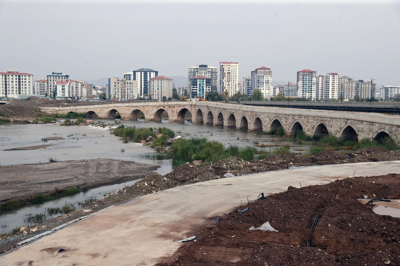 Construction underway along the Kizilirmak riverbank near the historic 800-year-old Egri Bridge in Sivas. (AA Photo)