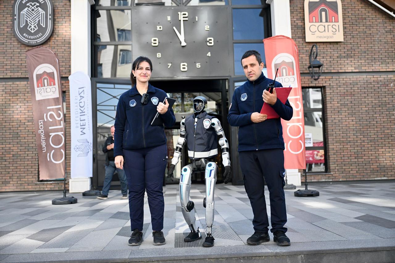 Municipal inspection officers pose alongside AI-powered humanoid robot MEGA outside Carsi Melikgazi in Kayseri, Türkiye, Oct. 27, 2026. (AA Photo)
