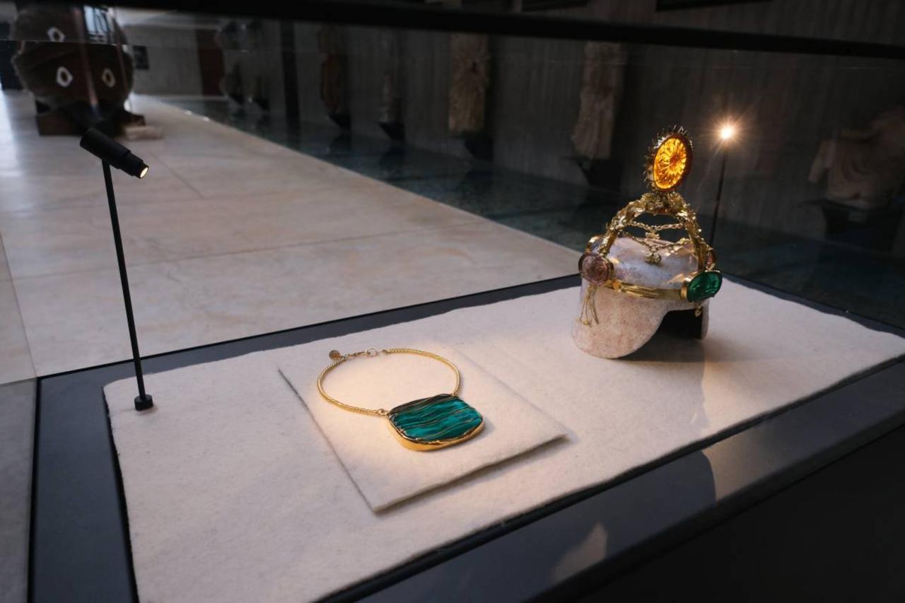 Sisters showcase Troy-inspired sculptural jewelry at Turkish biennial  
