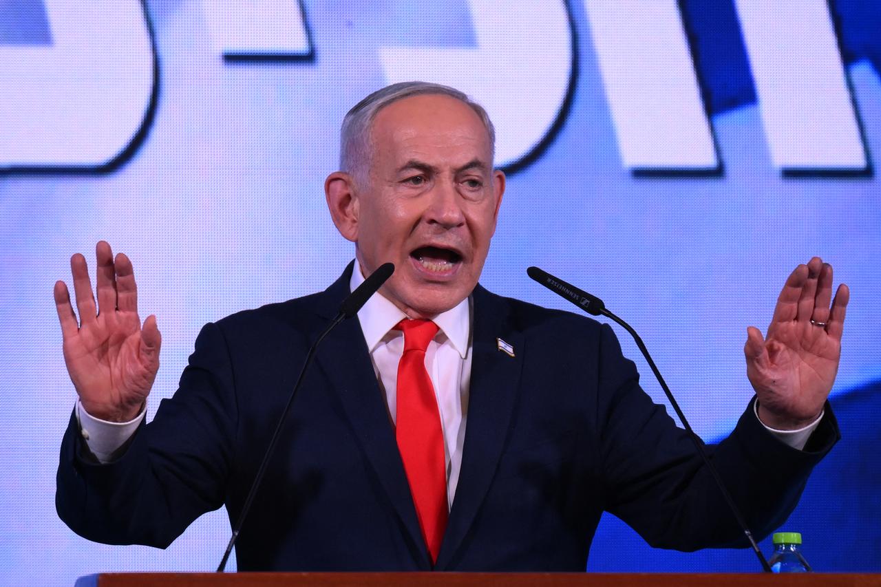 Israel's Prime Minister Benjamin Netanyahu addresses his supporters at the election night rally after the first exit polls were announced, in Jerusalem on October 28, 2026. (AFP Photo)