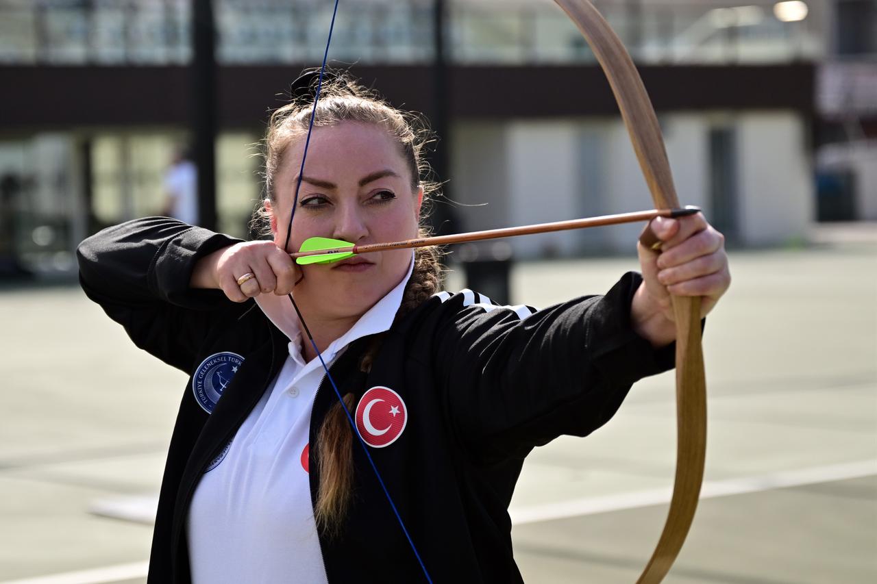 Turkish traditional archer Aysegul Demirbag Caliskan draws her bow during a practice session at the Okmeydani Archers Foundation. (AA Photo)