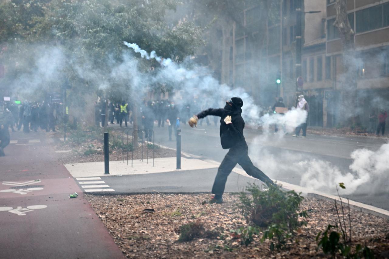 UN experts condemn 'unjustifiable' police violence against French student protesters