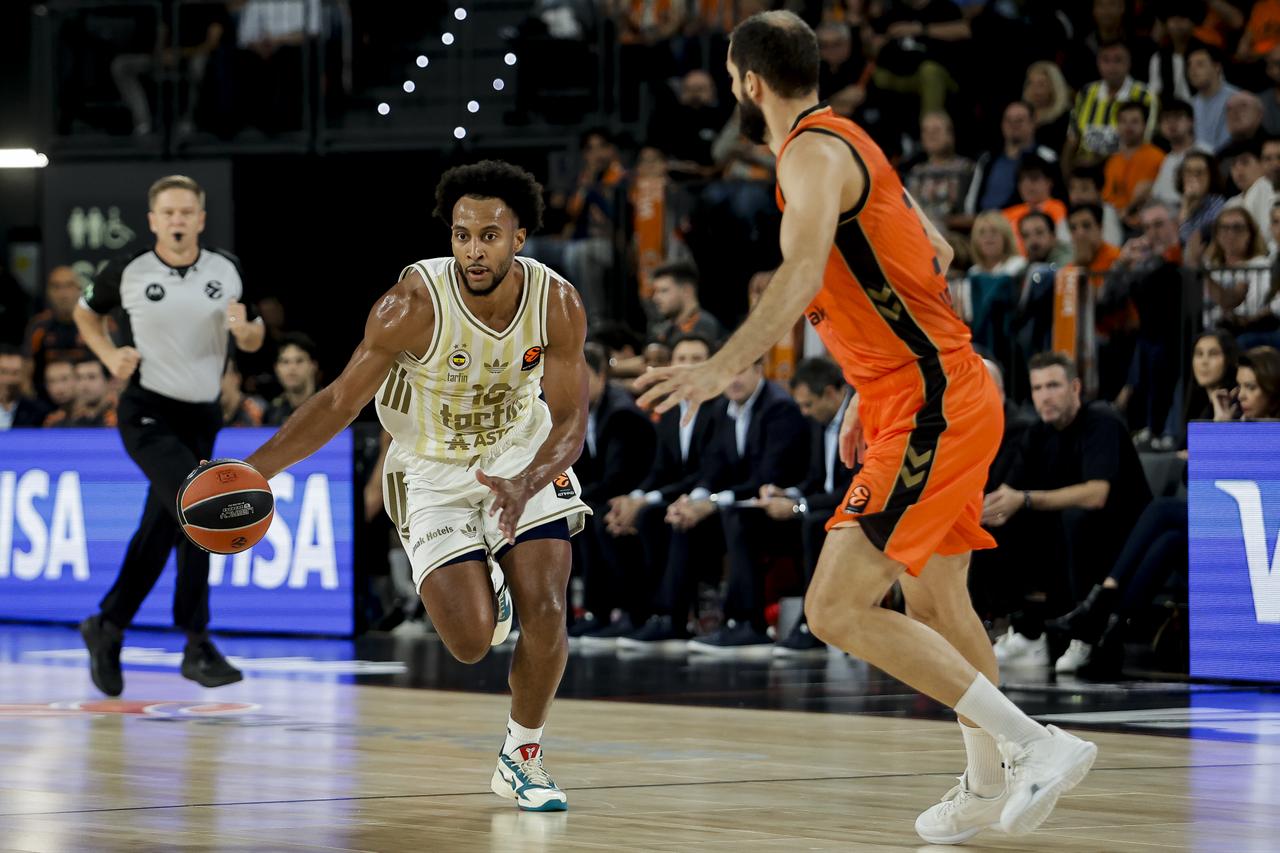 Valencia edges Fenerbahce 86-78 after dramatic EuroLeague comeback
