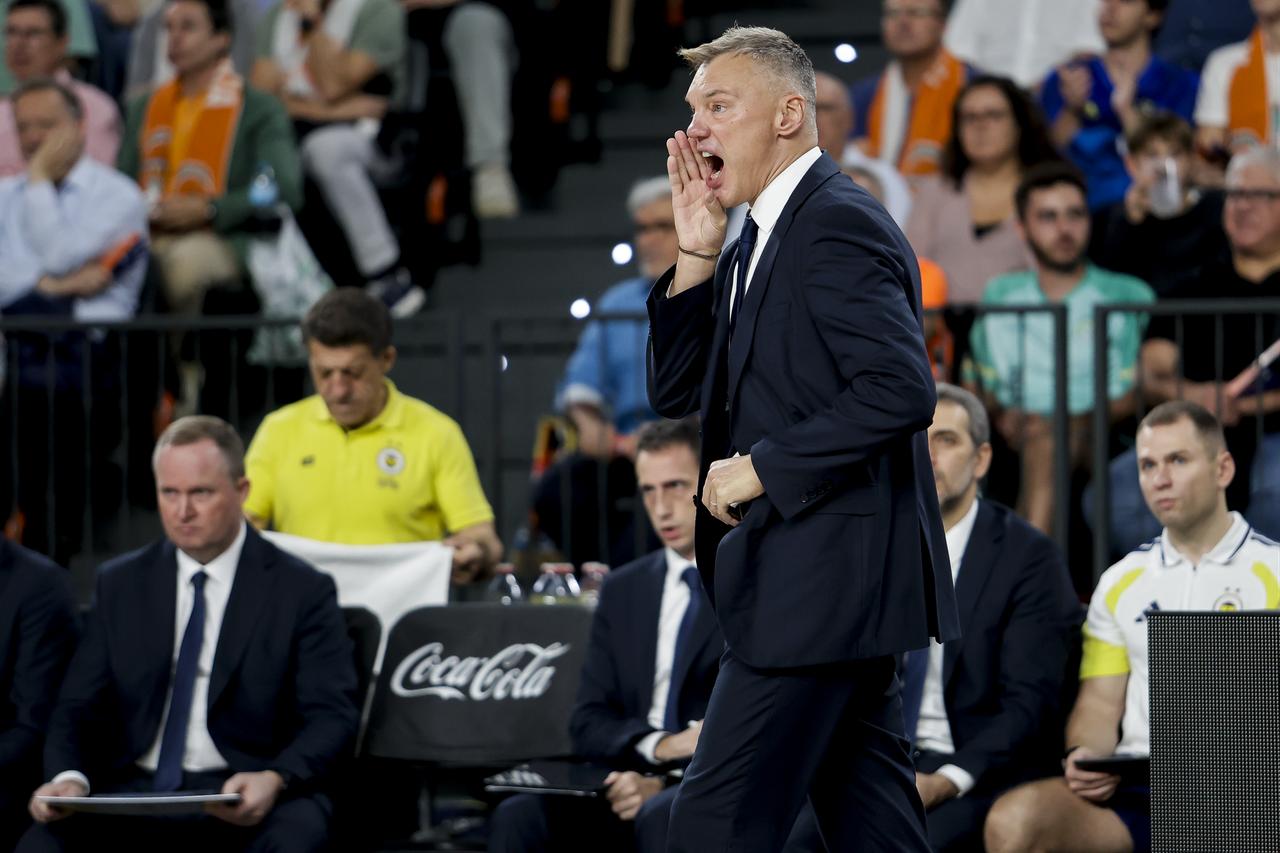 Valencia edges Fenerbahce 86-78 after dramatic EuroLeague comeback
