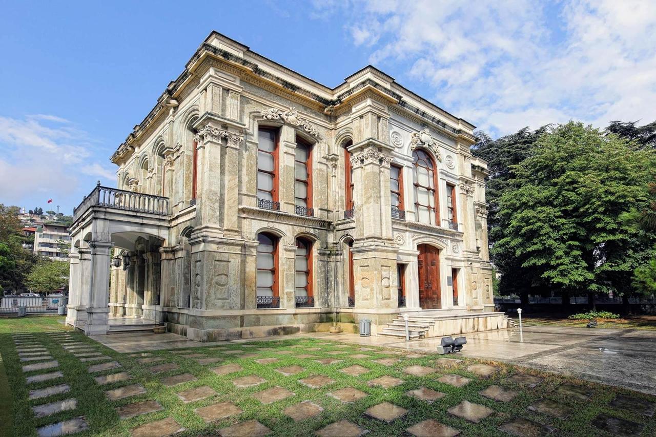 An exterior view of Kasr-i Humayun Palace Museum in Izmit, Türkiye, where Ali Kemal, the great-grandfather of former British Prime Minister Boris Johnson, was brought before being lynched in 1922. (Photo via Türkiye Culture Portal)