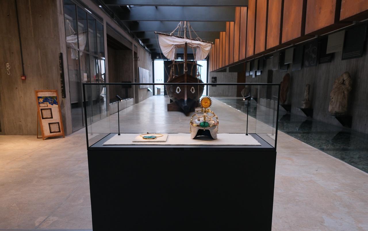 SEDNA's two wearable sculptures, inspired by Troy's historical heritage, are exhibited at the Troy Museum as part of the 10th Canakkale Biennial, running through Nov. 20, 2026. (AA Photo)