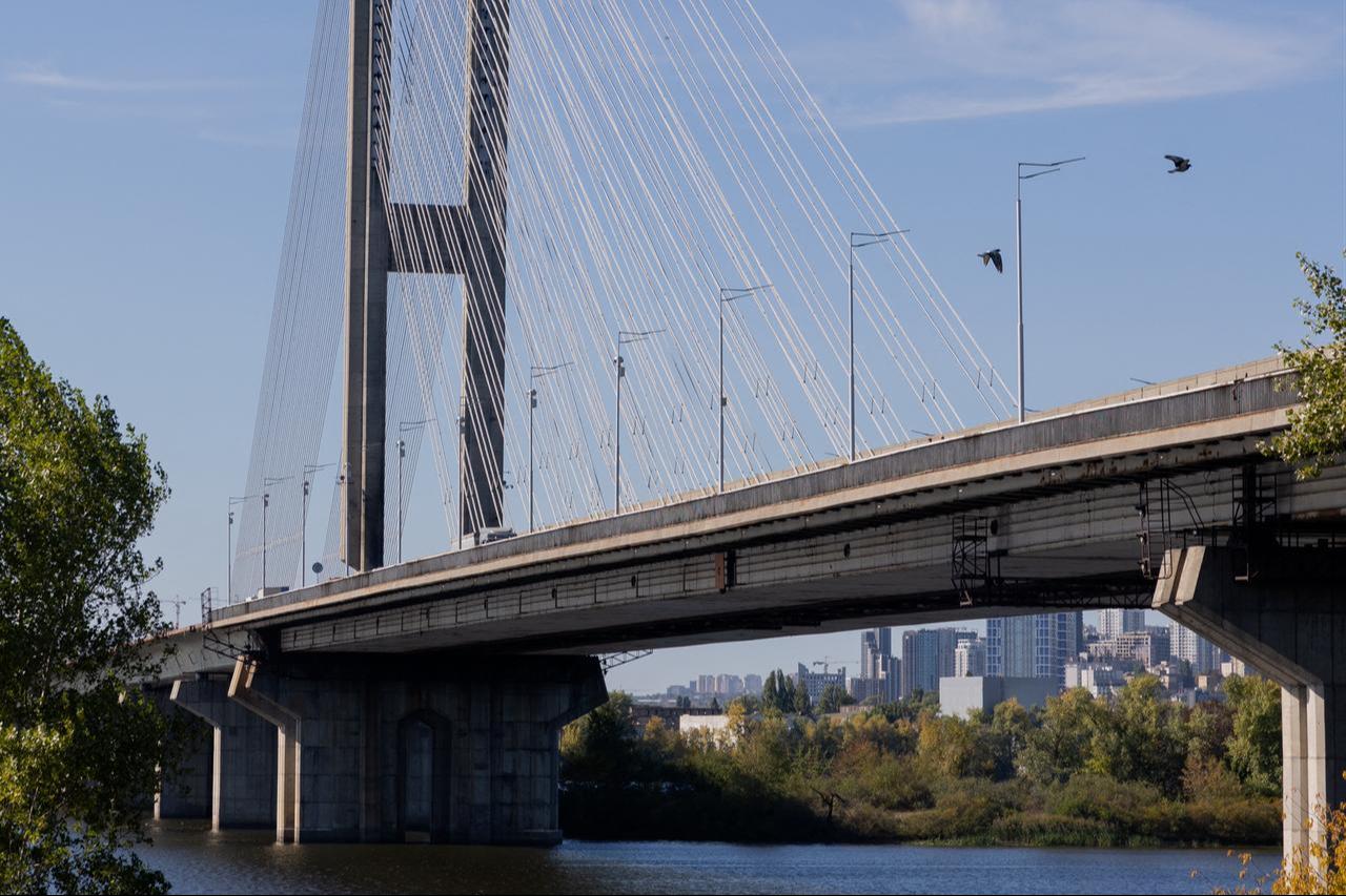 This photograph shows the South Bridge following a drone strike in Kyiv on October 1, 2026. (AFP Photo)
