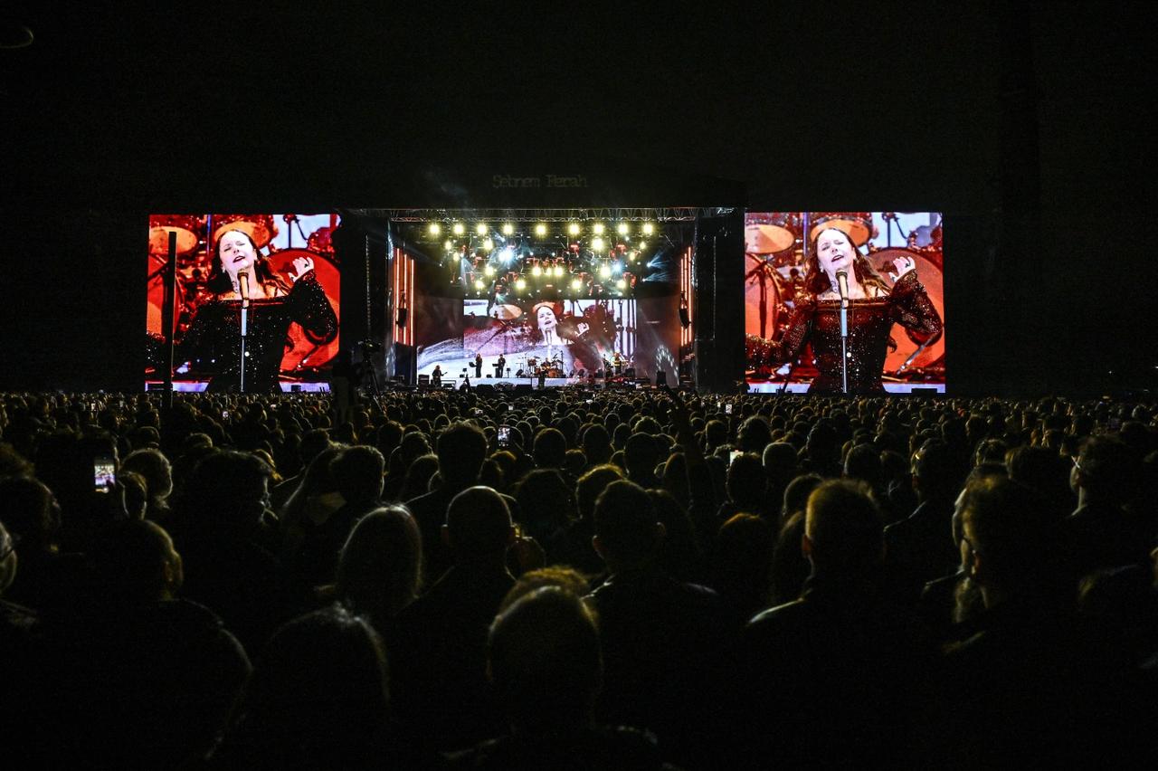 Turkish rock singer Sebnem Ferah performs before a packed crowd during her Ankara concert at the Ataturk Orman Ciftligi Concert Area, Türkiye, Oct. 3, 2026. (AA Photo)