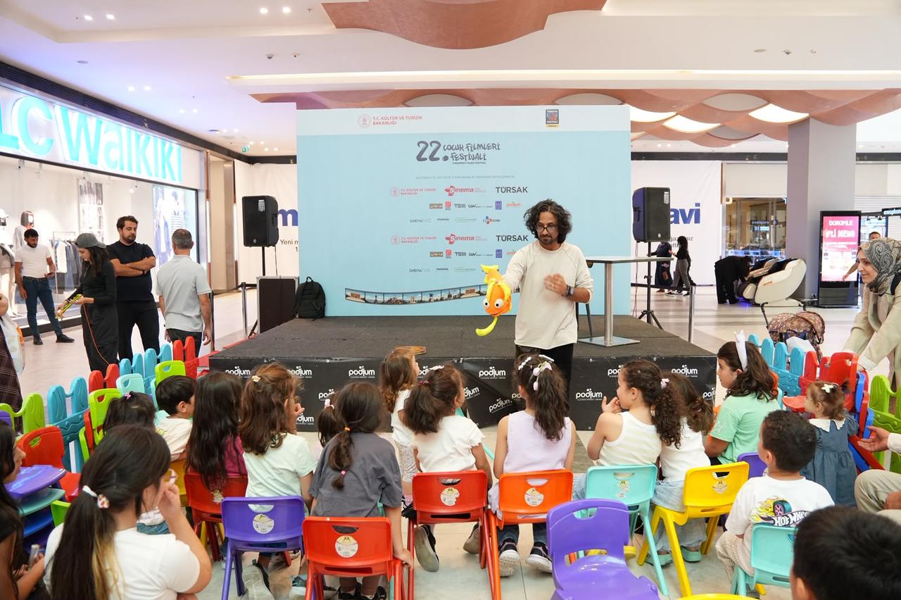 The 22nd TURSAK Children's Film Festival has opened in Gaziantep, Türkiye. (AA Photo)