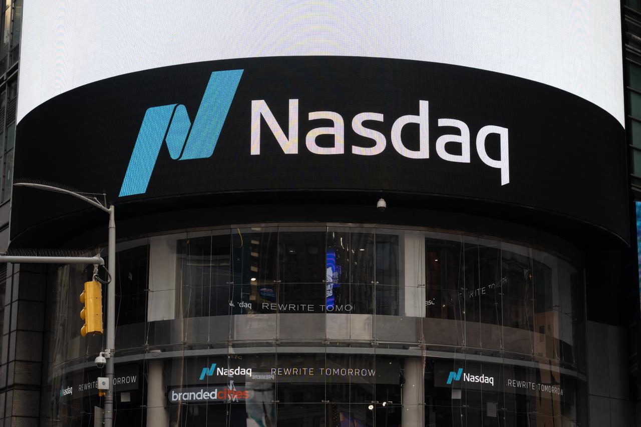 Nasdaq crashes as AI boom falters, gold falls below $3,900