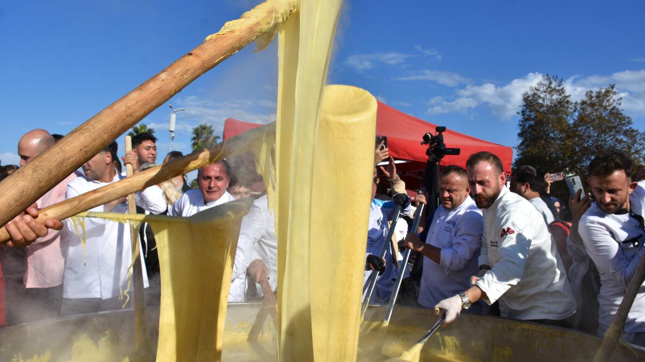 Trabzon serves up 1.68 tons of kuymak at gastronomy festival