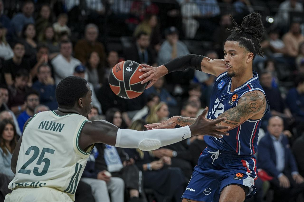 Anadolu Efes stuns EuroLeague leaders Panathinaikos with 83-68 victory