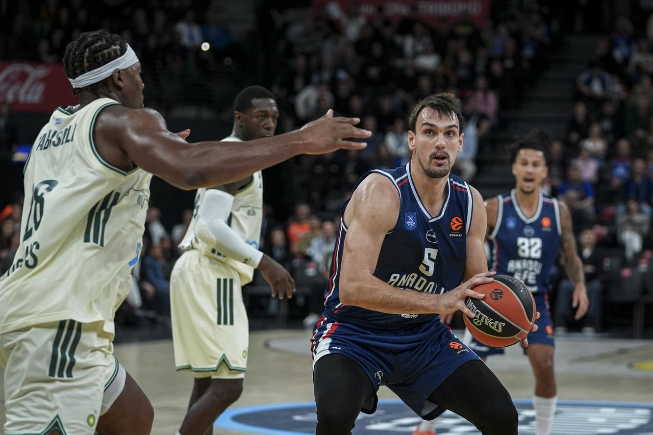 Anadolu Efes player Dario Saric (5) in action during EuroLeague Week 9 game between Anadolu Efes and Panathinaikos at the Turkcell Basketball Development Center, on October 30, 2026 in Istanbul, Türkiye. (AA Photo)
