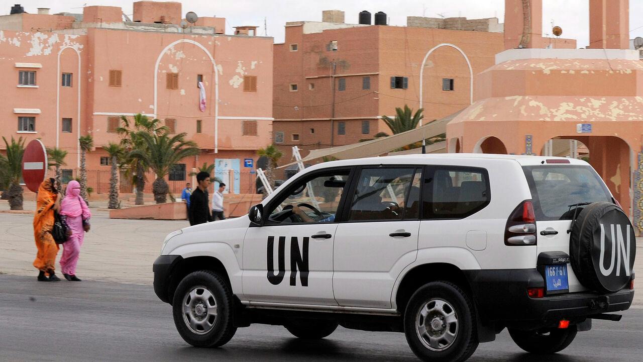 A United Nations car drives past the Mechouar square on May 14, 2013 in Laayoune, the capital of Moroccan-controlled Western Sahara. (AFP Photo)