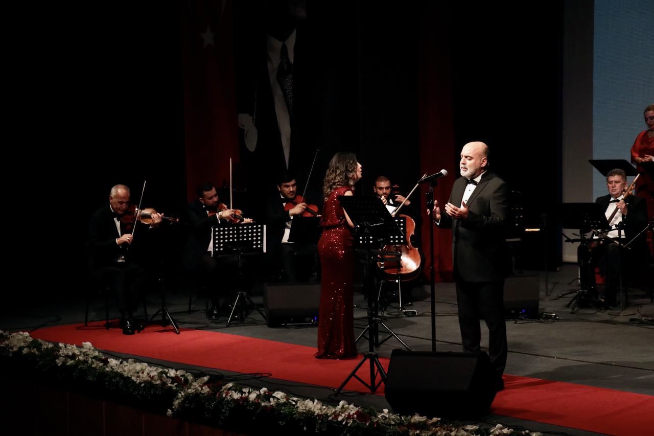 Samsun choir, soloists and young performers mark Türkiye’s 103rd Republic Day in concert. (AA Photo)