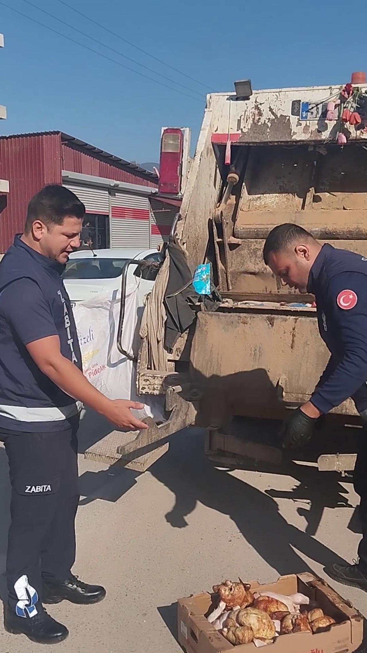 Municipal enforcement officers dispose of spoiled chicken seized from a restaurant during a food safety inspection in Kirikhan, Hatay, Türkiye, Oct. 30, 2026. (IHA Photo)