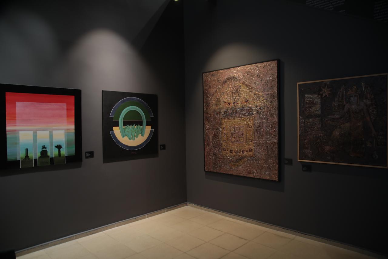 Paintings by 33 artists show Izmir’s multicultural history and personal memories through Dec. 30. (AA Photo)