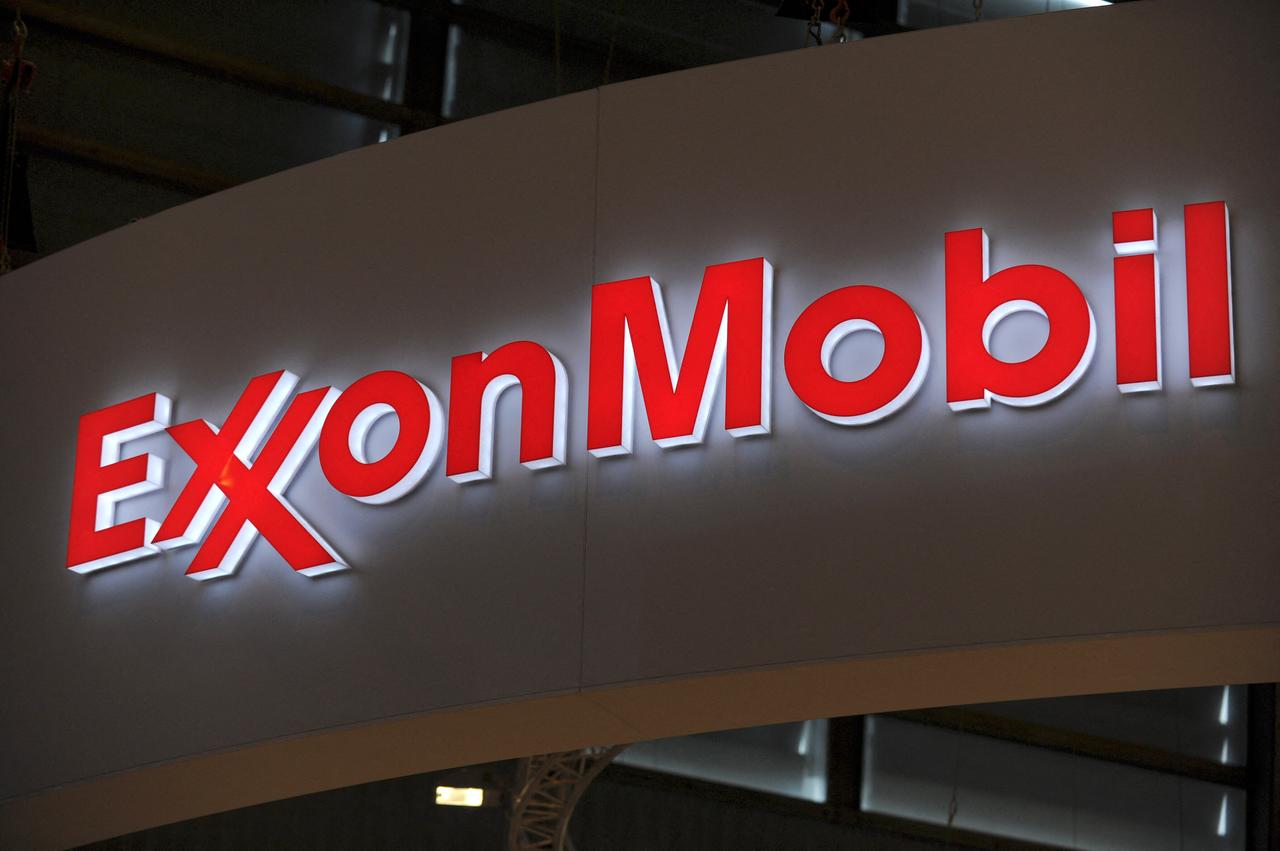 A picture shows the logo of US oil and gas giant ExxonMobil during the World Gas Conference exhibition in Paris on June 2, 2015. (AFP File Photo)