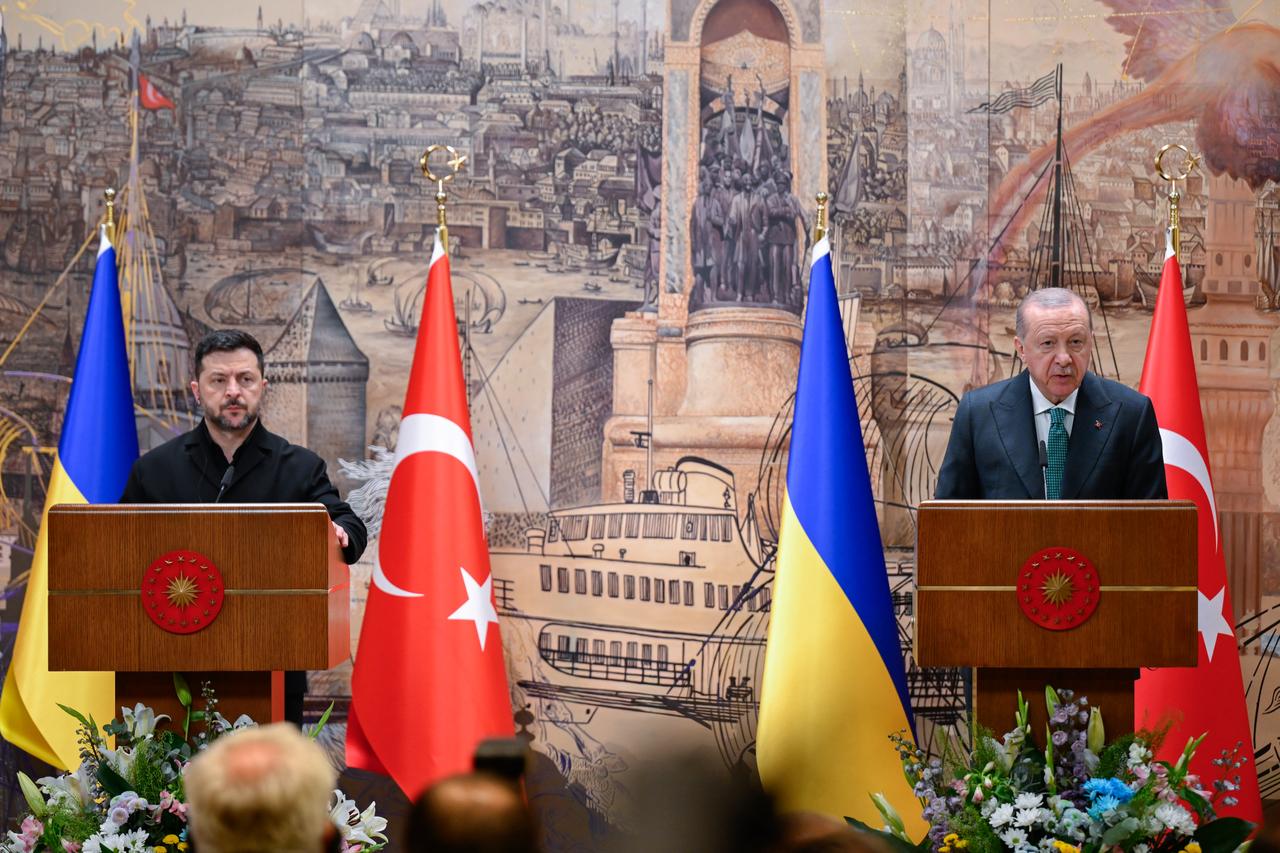 Zelenskyy says he agreed with Erdogan to work on Black Sea grain corridor