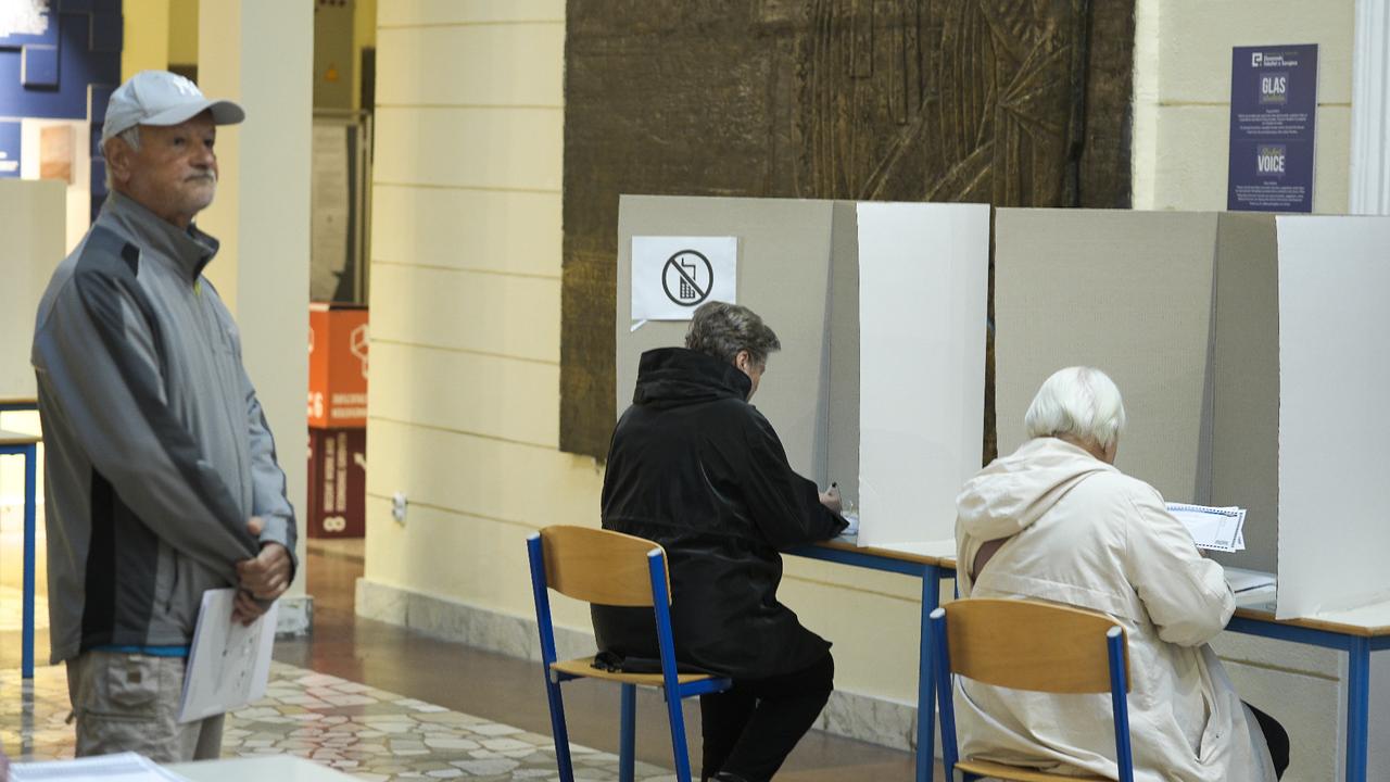 Bosnians vote in general election with biometric checks