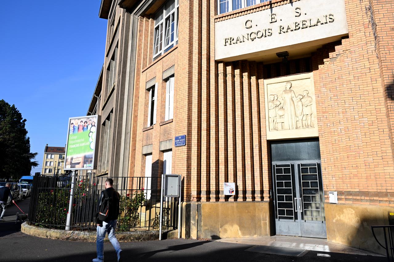 This photograph shows entrance of Francois Rabelais secondary school, where the cars of staff members were set on fire during last evening students' blockading action protest in Metz, northeastern France, October 3, 2026. (AFP Photo)