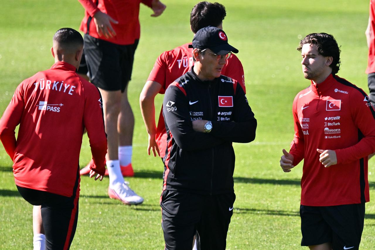Türkiye heads to Bologna still searching for first points