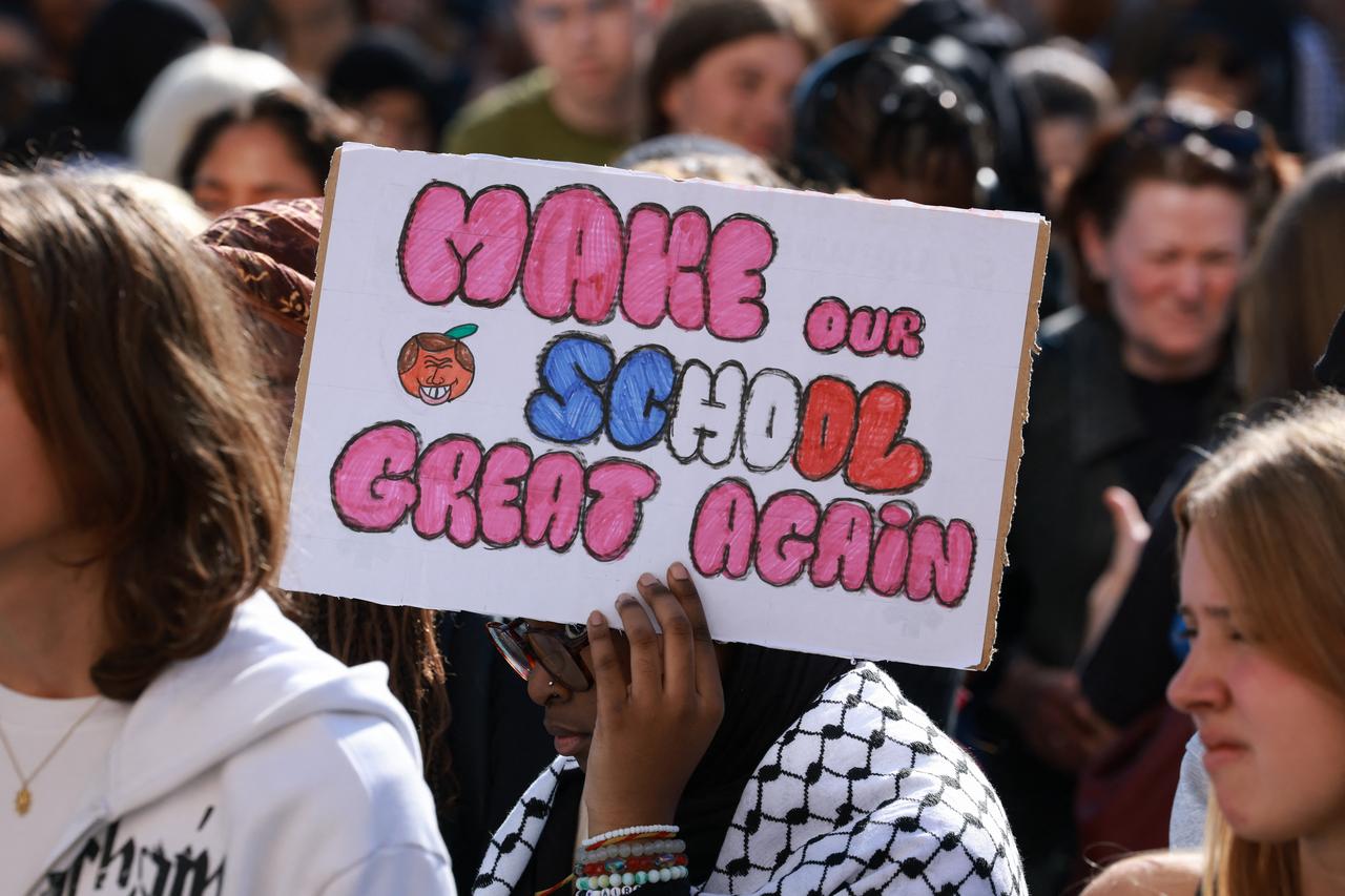 A high school student holds a placard during a gathering amid a nationwide protest movement over school conditions in Saint-Denis, north of Paris, on October 4, 2026. (AFP Photo)