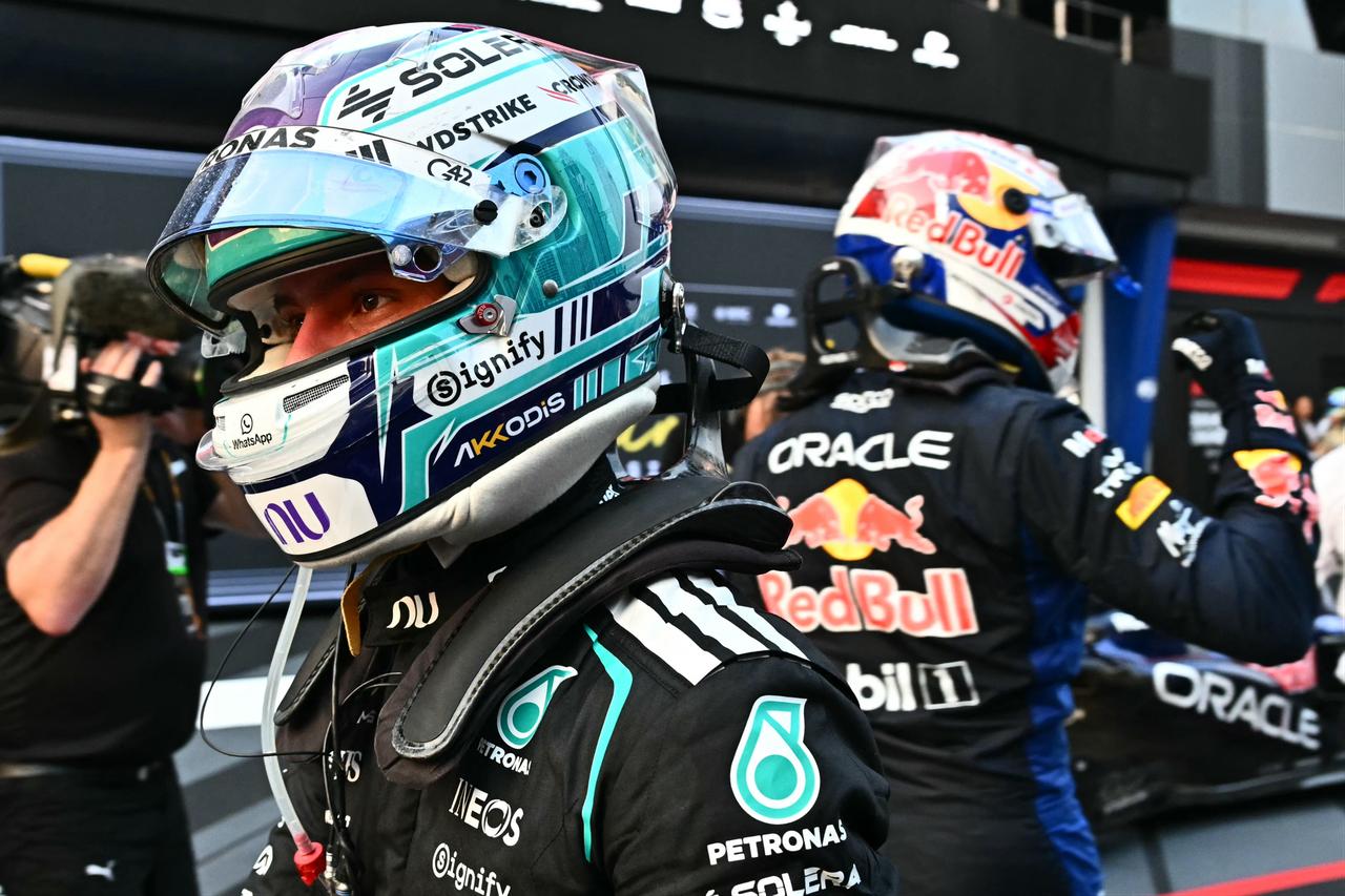Mercedes driver Kimi Antonelli stands in the pit area near Red Bull’s Max Verstappen during the Formula One Bahrain Grand Prix at Sepang International Circuit in Sepang, Malaysia, Oct. 4, 2026. (AFP Photo)