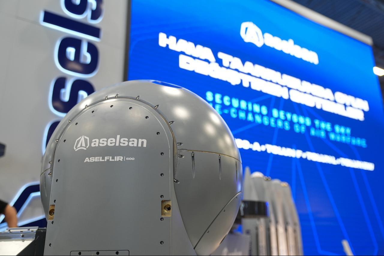 Aselsan's ASELFIR 600 electro-optical reconnaissance, surveillance, and targeting System (EOTS) at SAHA 2026 in Istanbul, Türkiye, May 7, 2026. (AA Photo)