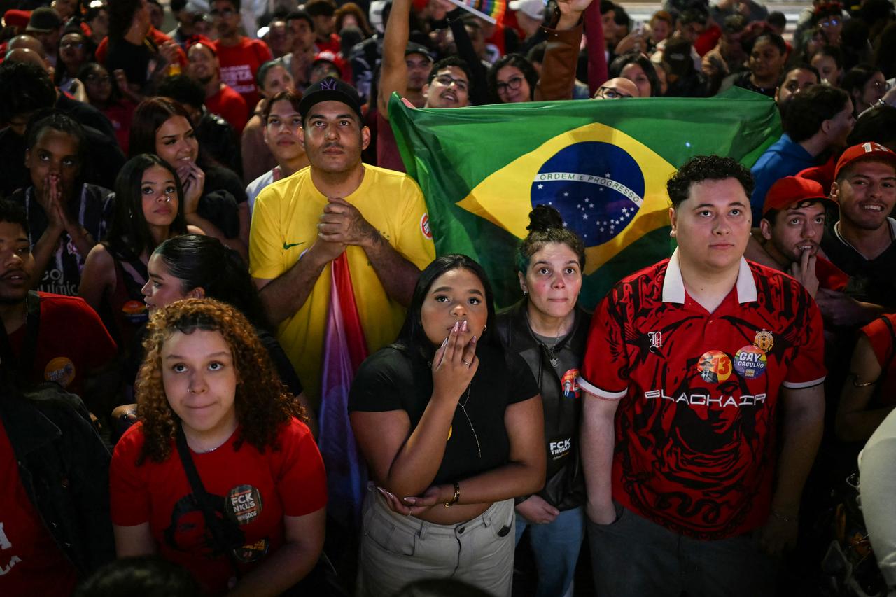 Supporters of Brazil's President and presidential candidate Luiz Inacio Lula da Silva react after the first results of the presidential election in Sao Paulo, Brazil, on October 4, 2026. (AFP Photo)