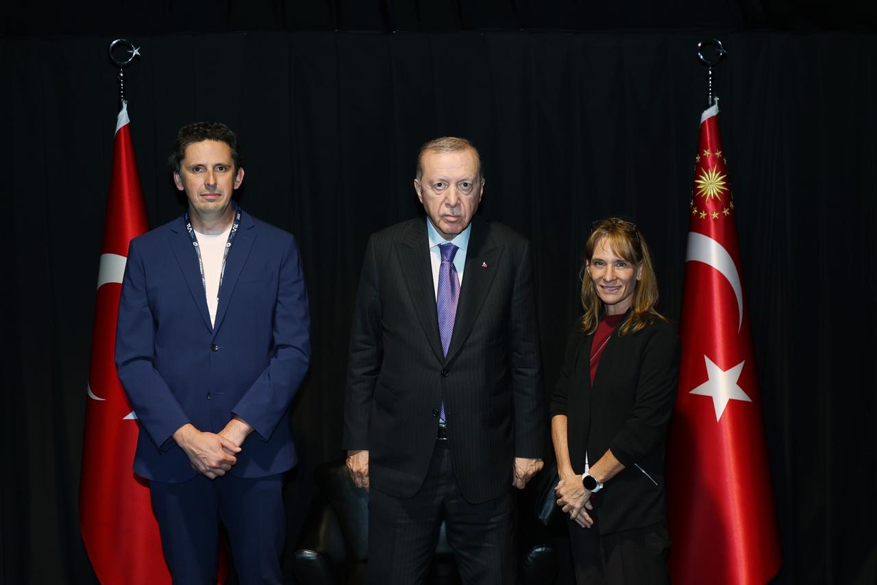 Erdogan meets SpaceX executives on sidelines of Antalya space congress