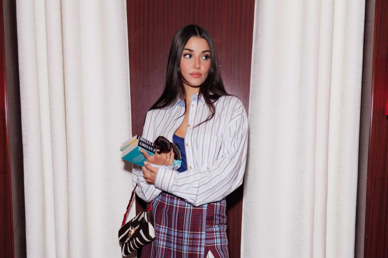 Hande Ercel brings Orhan Pamuk books to Valentino fashion show