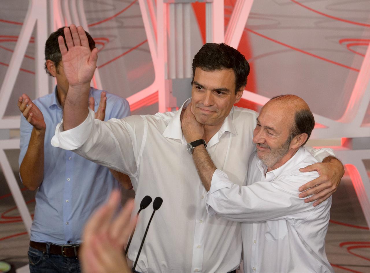 New secretary general of Spain's Socialist Party (PSOE) Pedro Sanchez (L) is congratulated by his predecessor Alfredo Perez Rubalcaba for his victory after being elected, at PSOE's headquarters in Madrid on July 13, 2014.  (AFP File Photo)