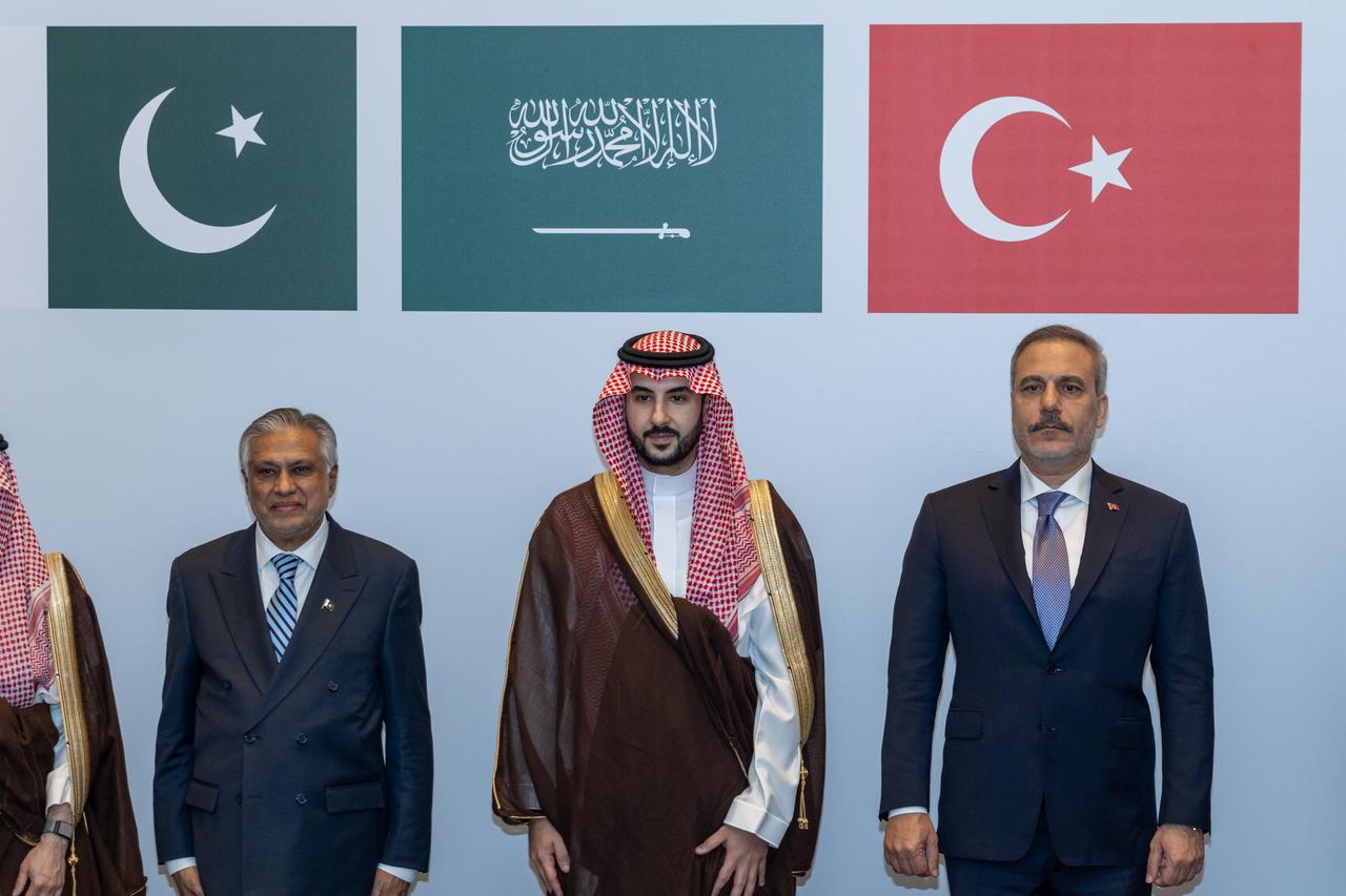 Türkiye, Pakistan commit forces to Saudi Arabia after emergency Mecca Alliance talks