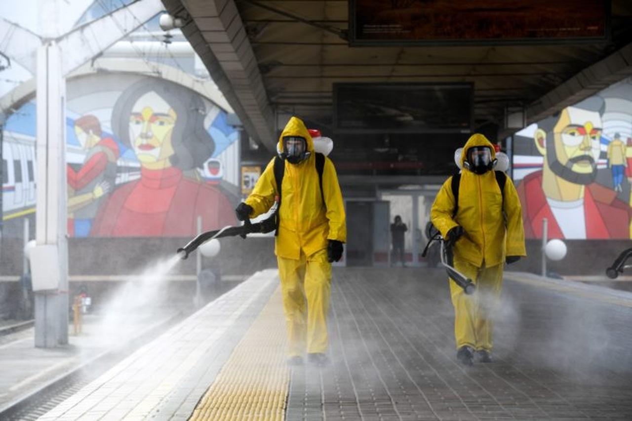 Servicemen of Russia's Ministry of Emergency Situations wearing protective gear disinfect Moscow's Leningradsky railway station on May 19, 2020. (AFP Photo)