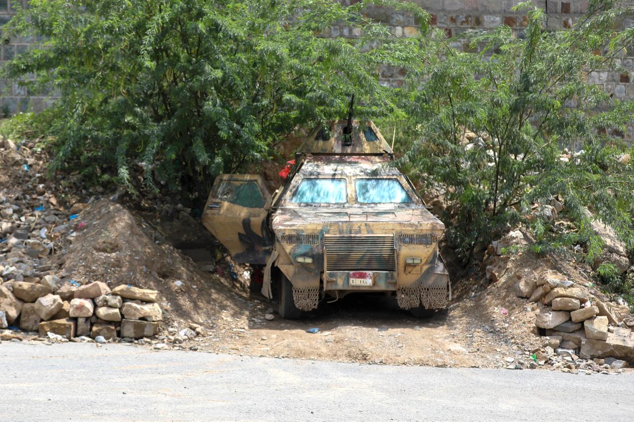 An armored vehicle belonging to the Saudi-backed Yemeni government forces is stationed under a tree near the Jabal Han front west of the city of Taiz, on October 3, 2026. (AFP Photo)