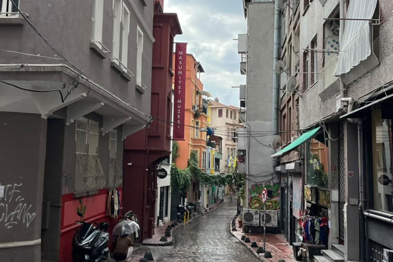 Cigarettes, earrings, lamps: Pamuk finished the collection, visitors never will