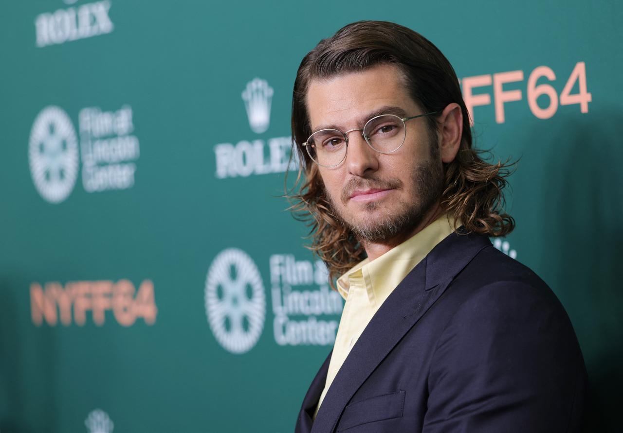 Andrew Garfield poses for photographers on the red carpet for “Artificial” during the 64th New York Film Festival in New York City, Oct. 5, 2026. (AFP Photo)